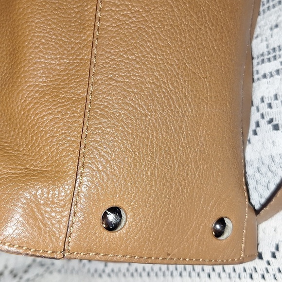 Michael Kors Brown Gold Tote with Luxurious Leather and Structured Design - Picture 8 of 11